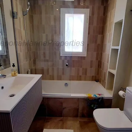 Apartment Emp 21, Large South Facing Duplex *